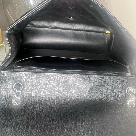 Chanel Maxi Single Flap Caviar Quilted - Picture 8 of 10